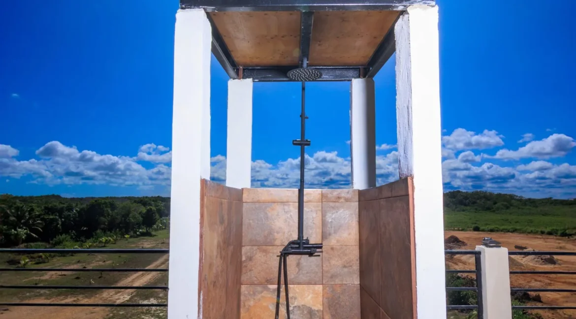 luxury-bathroom-seafront-home-belize-scaled